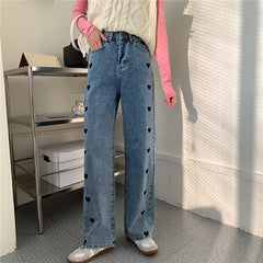 Schwarze Jeans mit Herzen