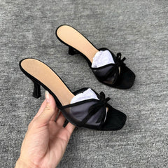 Simple Bow High-Heeled Flip-Flops