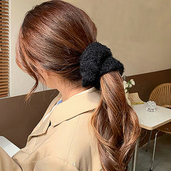 Flauschiges Haargummi im koreanischen Stil