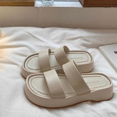 Minimalistische ästhetische Sandalen