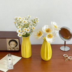 Minimalistische ästhetische Blumenvase in Pastell