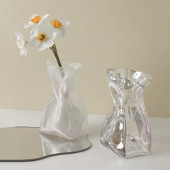 Zerknittertes Papier, Glas, Blumenvase