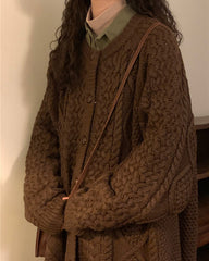 Strickjacke im Oma-Kragen-Stil aus den 80ern