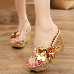 Chanclas de plataforma con flores