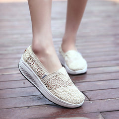 Sportschuhe mit Plateausohle