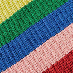 Rollkragenpullover mit Regenbogenmuster