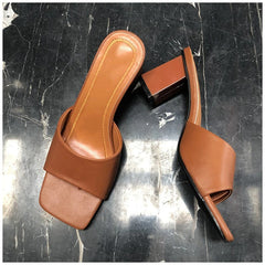 Chanclas cuadradas de tacón alto sin cordones
