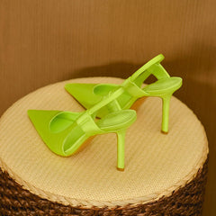 Sandalen mit spitzer Spitze und dünnem High Heel