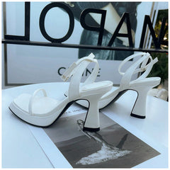 Sandalen mit quadratischem Absatz und Plateau