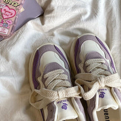 Ästhetische Sneakers mit Farbverlauf und Wellenmuster