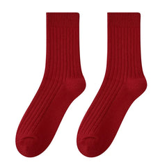 Weinrote gerippte Socken