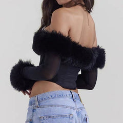 Flauschiges schulterfreies Y2K-Top