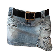 Minirock im Y2K-Stil