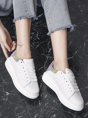 Glitzernde Freizeitschuhe mit Kontrastfarbe