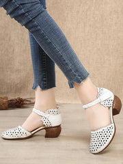 Sandalias elegantes con agujeros