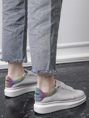 Glitzernde Freizeitschuhe mit Kontrastfarbe