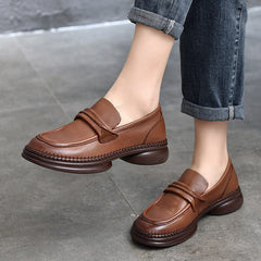 Klassische Lederschuhe mit weicher Sohle und mittelhohem Absatz