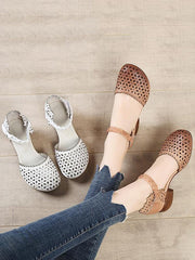 Sandalias elegantes con agujeros