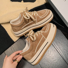 Klobige Low-Top-Sneakers für Damen