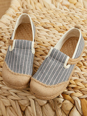 Flache, niedrig geschnittene, kleine Schuhe aus frischem Stoff