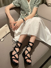 Lässige High-Top-Sommersandalen mit Hohlsaum