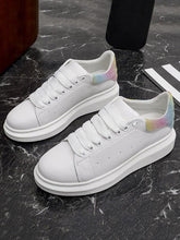 Glitzernde Freizeitschuhe mit Kontrastfarbe