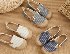 Flache, niedrig geschnittene, kleine Schuhe aus frischem Stoff