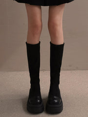 Weiche, einfarbige Stiefel mit Reißverschluss und höherer Stiefelgröße