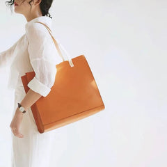 Schlichte Umhängetasche aus pflanzlich gegerbtem Rindsleder im Retro-Stil