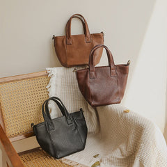 Handtasche aus weichem Rindsleder mit minimalistischer Retro-Textur