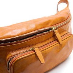 Umhängetasche aus pflanzlich gegerbtem Rindsleder im Retro-Stil