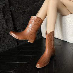 Botines clásicos elegantes con forro 100 % y tacón medio estilo western.