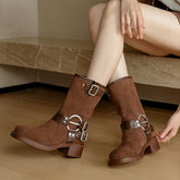 Kurze Stiefel aus Wildleder mit Schnallenstiefeln, große runde Zehenpartie