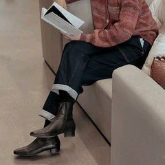 Klassische, elegante, handschuhähnliche Stiefeletten aus Schaffell mit seitlichem Reißverschluss