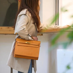 Pflanzlich gegerbtes Rindsleder, Nischendesign, japanischer Pendler-Umhängetasche, kleine quadratische Tasche