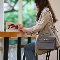 Pflanzlich gegerbtes Rindsleder, Nischendesign, japanischer Pendler-Umhängetasche, kleine quadratische Tasche