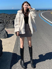 Botas largas negras ajustadas con cordones informales