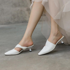 Pantoletten mit mittelhohem Absatz für den Sommer