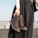 Gewachste Schaffell-Kampfstiefeletten mit Schnürung aus Martin-Stiefeln, Schwarz/Kaffee