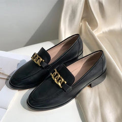 Weiche Loafer mit Kettenglieddetail