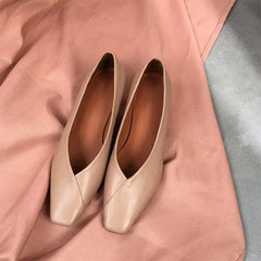 Pumps zum Hineinschlüpfen aus Kalbsleder mit quadratischer Zehenpartie und Blockabsatz