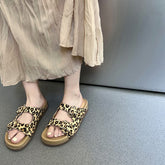 Handgefertigte Hausschuhe mit Fußbett und Doppelriemen