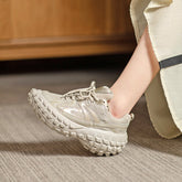 y zapatillas de plataforma de malla con suela de neumático y cordones de caña baja