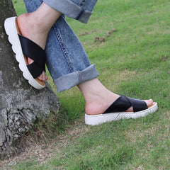 Handgefertigte Hausschuhe mit X-Riemen