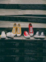 Niedrige Canvas-Sneakers