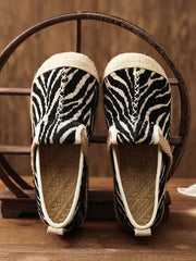 Bestickte kleine frische Freizeitschuhe im ethnischen Stil