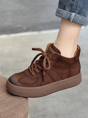 Klassische High-Top-Stiefel aus Leder mit mittelhohem Absatz und Schnürung