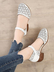 Sandalias elegantes con agujeros