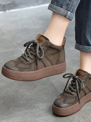 Klassische High-Top-Stiefel aus Leder mit mittelhohem Absatz und Schnürung