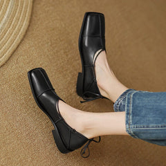 Flache Schuhe mit quadratischer Zehenpartie